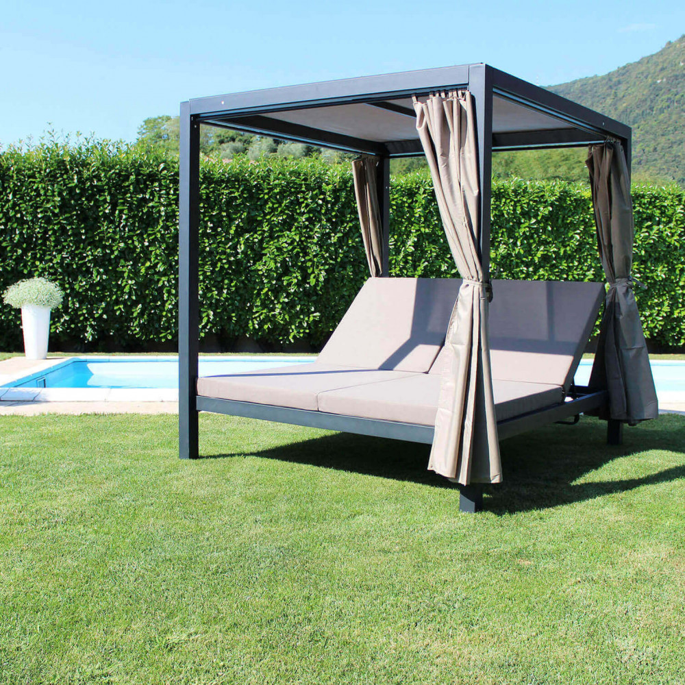 gazebo con letto matrimoniale- arredo giardino- Rota Commerciale