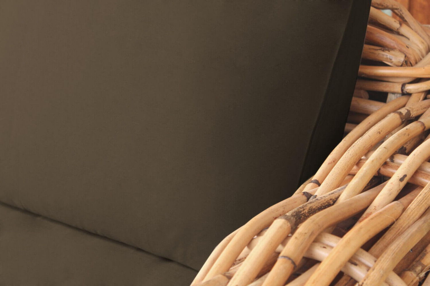 divano in rattan, divano in rattan naturale, divano in rattan naturale da giardino, divano giardino, divano in rattan esterno, arredo giardino, arredo giardino Bergamo, giardinaggio, giardinaggio Bergamo, Rota commerciale Bergamo, divano rattan da esterno