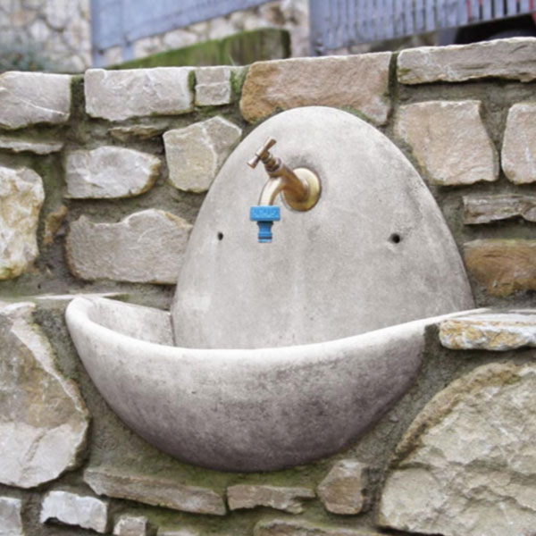 Fontana a muro Fradusta, da giardino, fontana a parete da giardino, Arredo Giardino Bergamo, Fontana Bergamo, Giardinaggio Bergamo, Rota Commerciale Bergamo