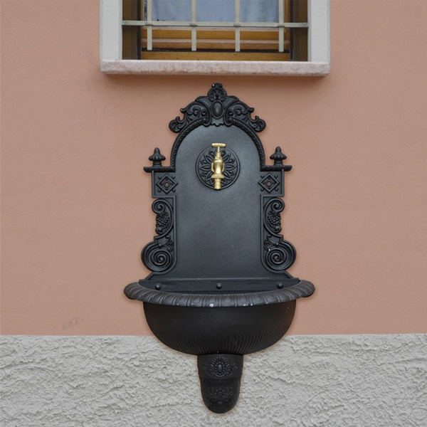 fontana a parete in ghisa- Rota Commerciale