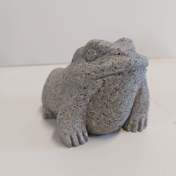 animali in pietra, statue in pietra animali, statue da giardino in pietra, statuette da giardino in pietra, giardinaggio, giardinaggio Bergamo, ranocchia in pietra